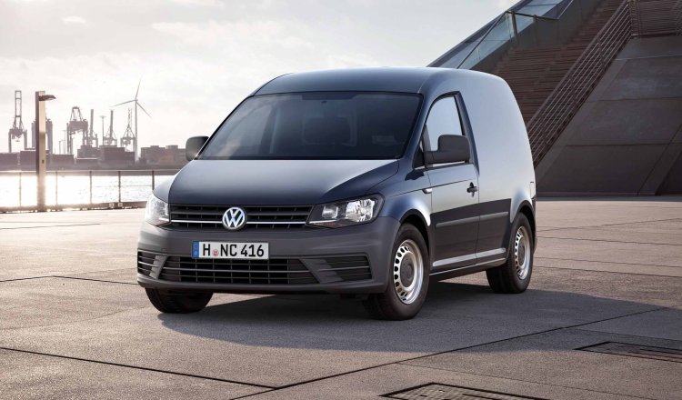 2015 Volkswagen Caddy front three quarter
