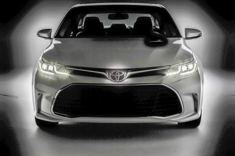 2016 Toyota Avalon teased ahead of its Chicago debut