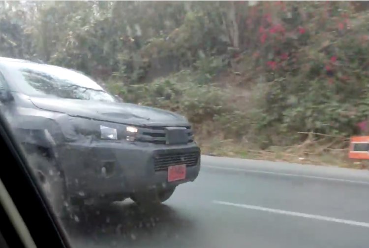 2016 Toyota Hilux spied front