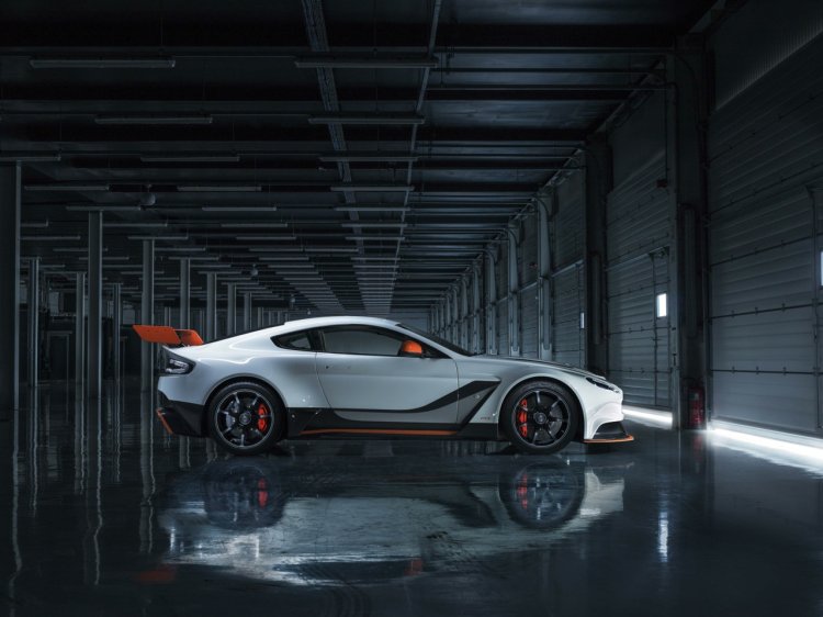 Aston Martin Vantage GT3 special edition side