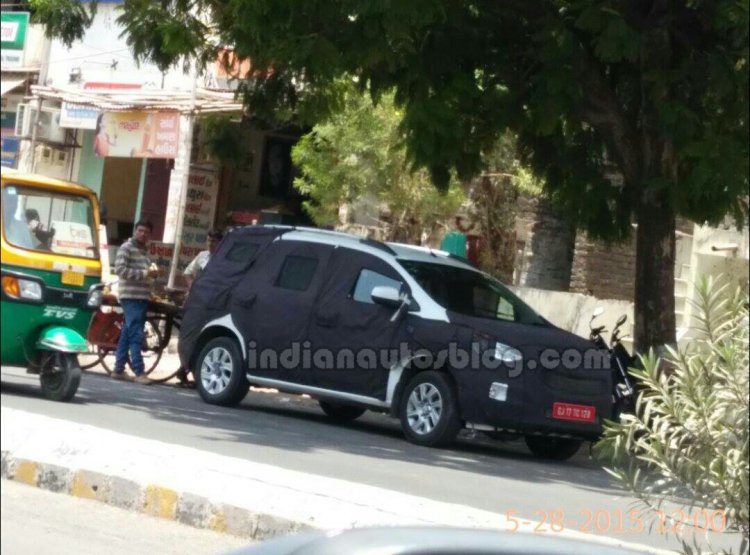 Chevrolet Spin India test mule spotted in Baroda (2016 launch)