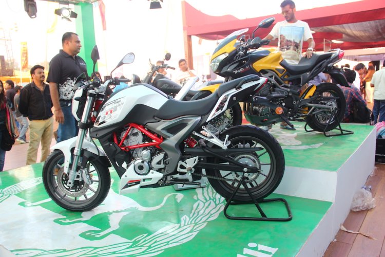 DSK Benelli TNT 250 At India Bike Week 2015 Left Side Profile