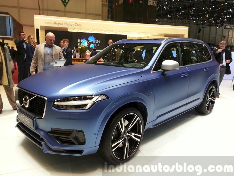Volvo XC90 R-Design front three quarter at the 2015 Geneva Motor Show