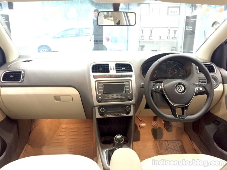 2014 VW Vento dashboard Highline variant