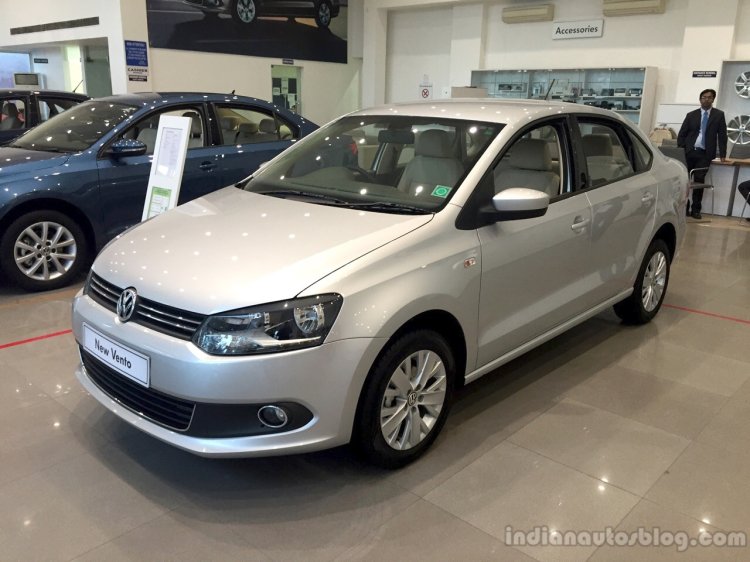 2014 VW Vento front three quarter right Highline variant