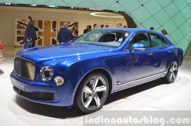 2015 Bentley Mulsanne Speed front three quarter view at 2015 Geneva Motor Show