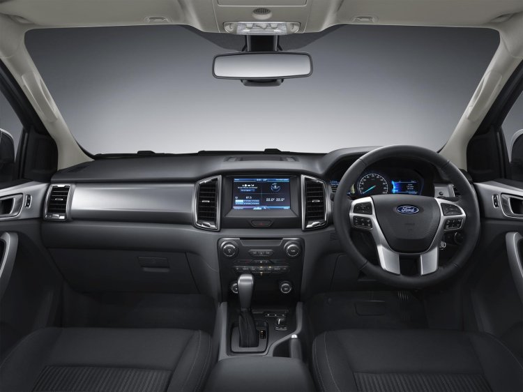 2015 Ford Ranger dashboard press shot