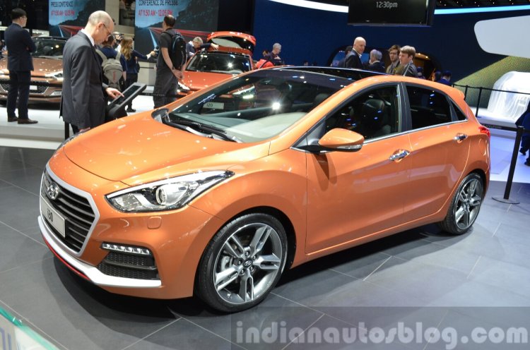 2015 Hyundai i30 front three quarters at the 2015 Geneva Motor Show