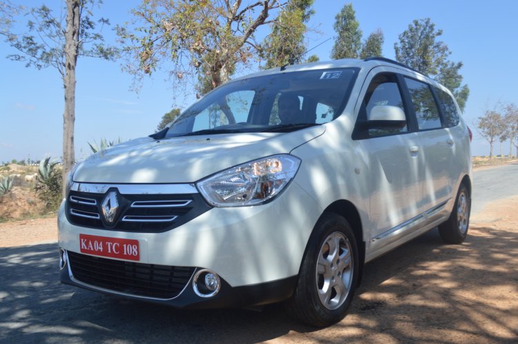 2015 Renault Lodgy Press Drive front quarter