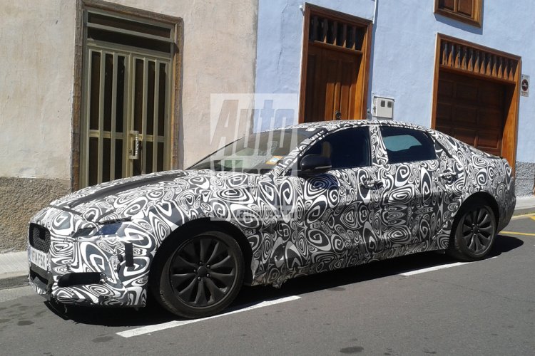 2016 Jaguar XF front three quarter spied on the street