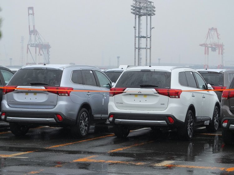 2016 Mitsubishi Outlander rear view snapped in a yard