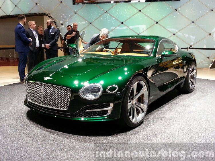 Bentley EXP 10 Concept front three quarter view at 2015 Geneva Motor Show