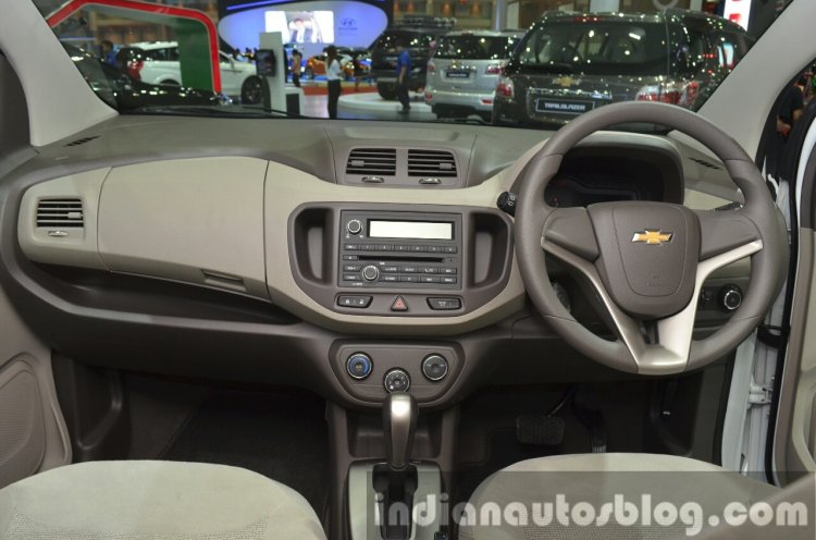 Chevrolet Spin dashboard at the 2015 Bangkok Motor Show