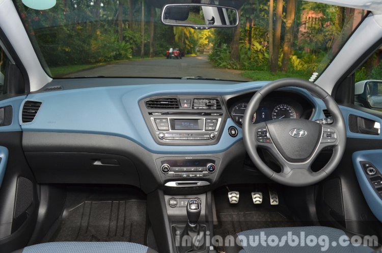 Hyundai i20 Active Diesel Aqua Blue dashReview