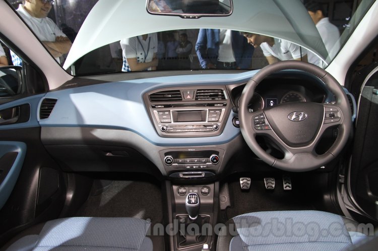 Hyundai i20 Active dashboard live images