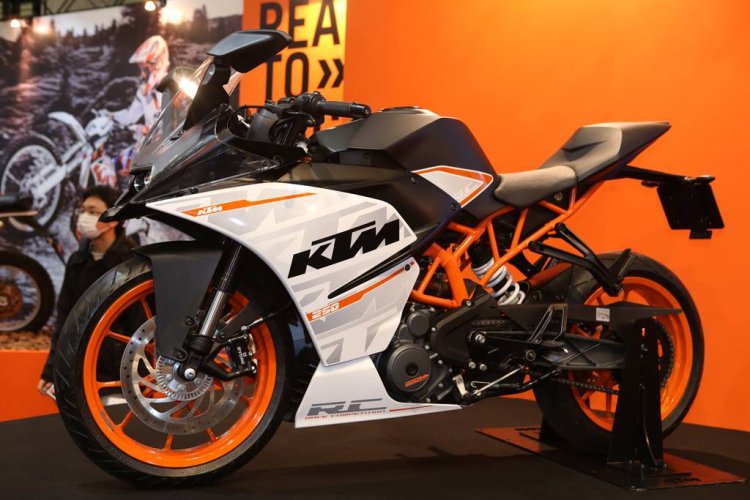 KTM RC250 profile side view