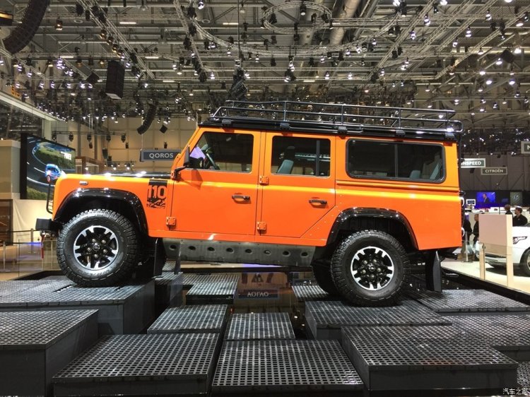 Land Rover Defender Adventure Edition side view leaked at the 2015 Geneva Motor Show