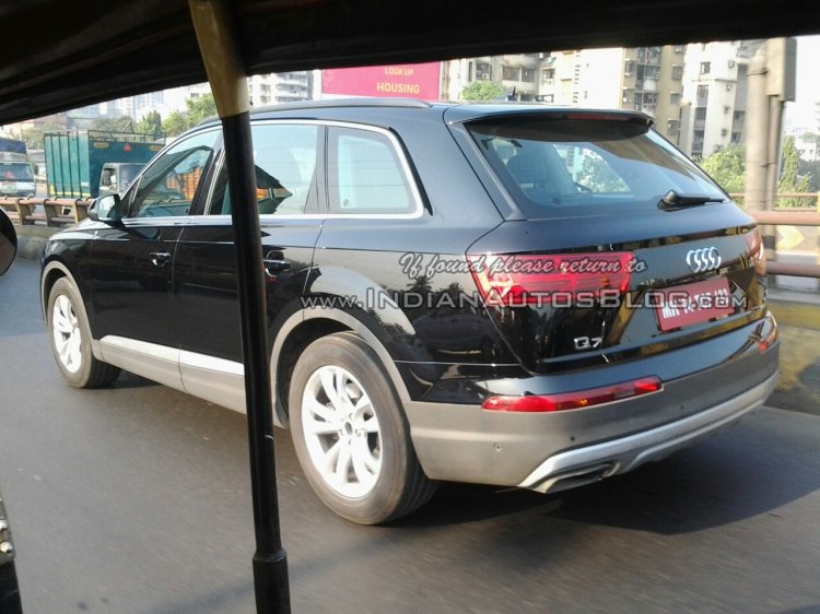 2015 Audi Q7 rear quarter IAB spied India