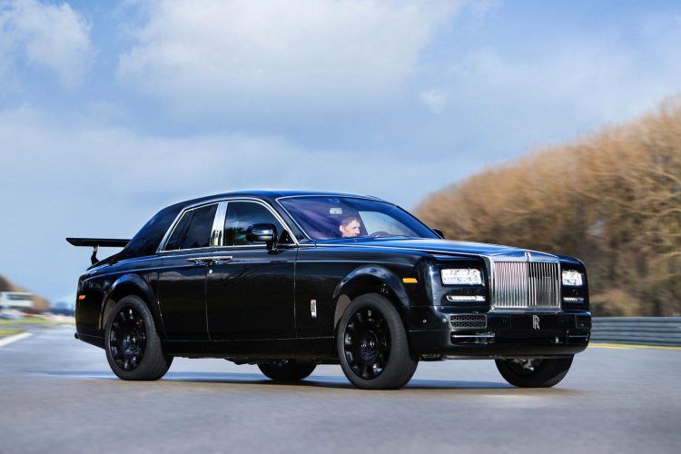 Rolls Royce Project Cullinan SUV spied