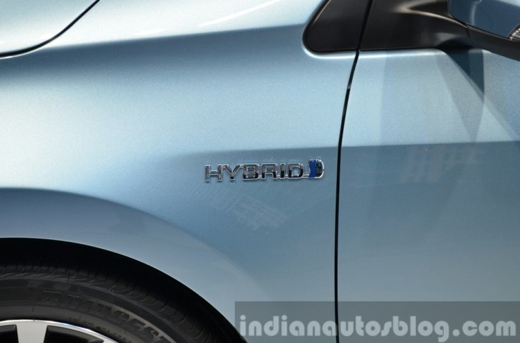 Toyota Corolla Hybrid badge fender at Auto Shanghai 2015
