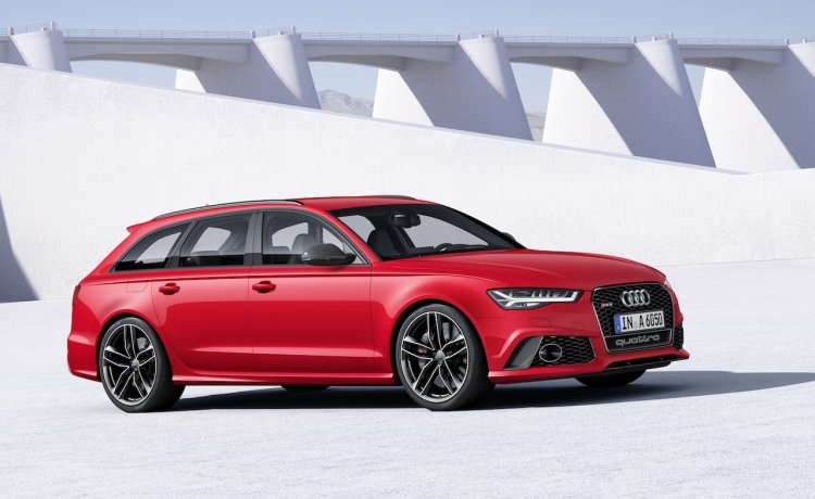 2015 Audi RS6 Avant front quarter