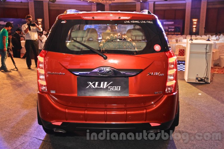 2015 Mahindra XUV500 facelift W10 rear
