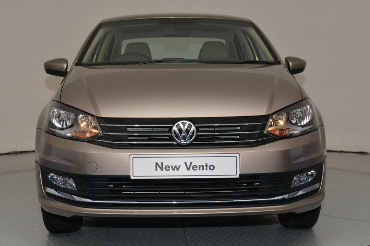 2015 VW Vento facelift front India unveiled
