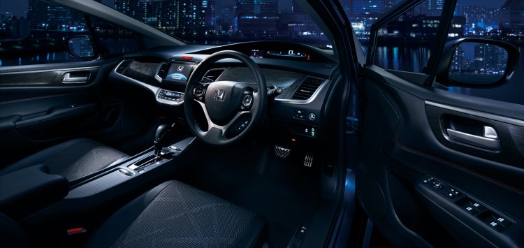 2016 Honda Jade RS dashboard press image