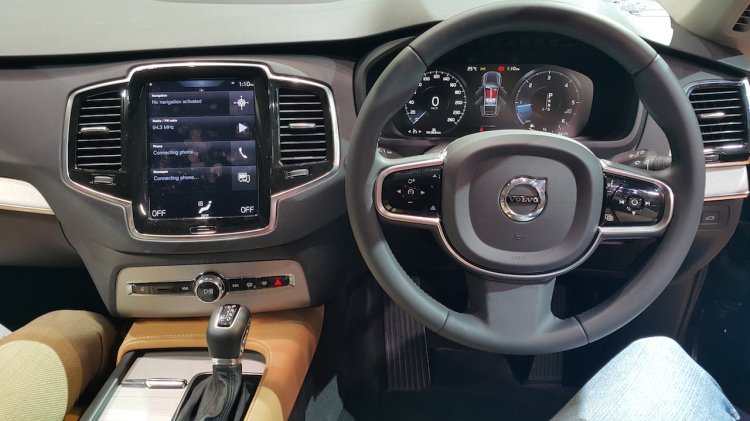 2016 Volvo XC90 driver view india launch