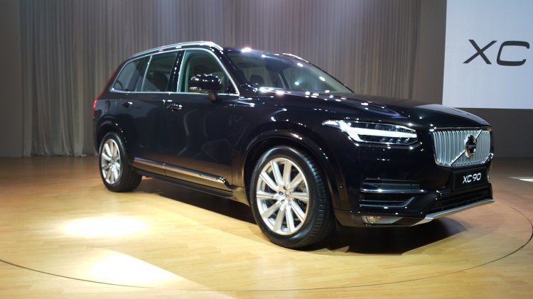 2016 Volvo XC90 front quarter (1) India launch