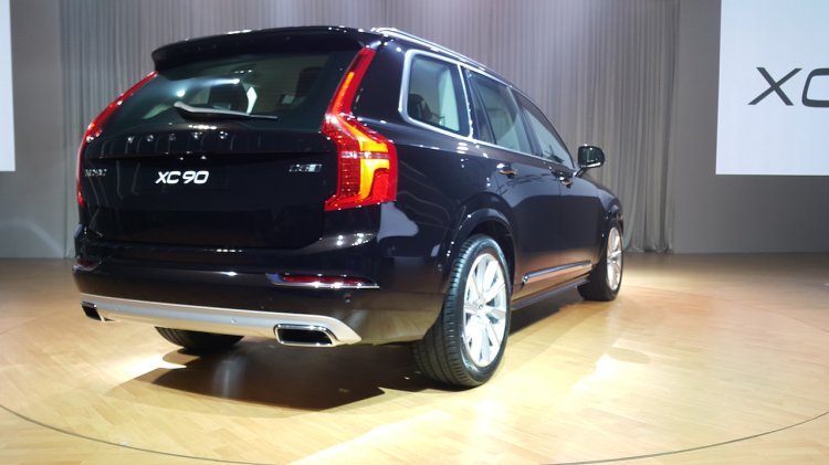 2016 Volvo XC90 rear three quarter india launch