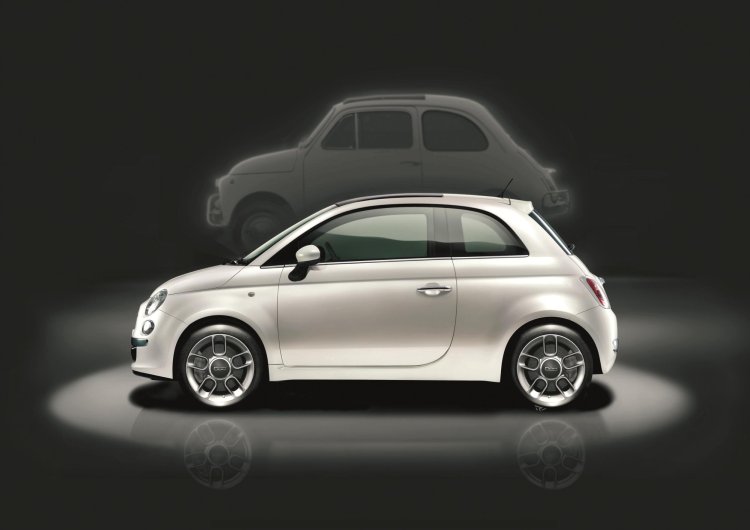 2014 Fiat 500 with 1957 Fiat 500 side view