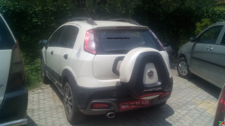 2015 Fiat Avventura rear three quarter spotted in the wild