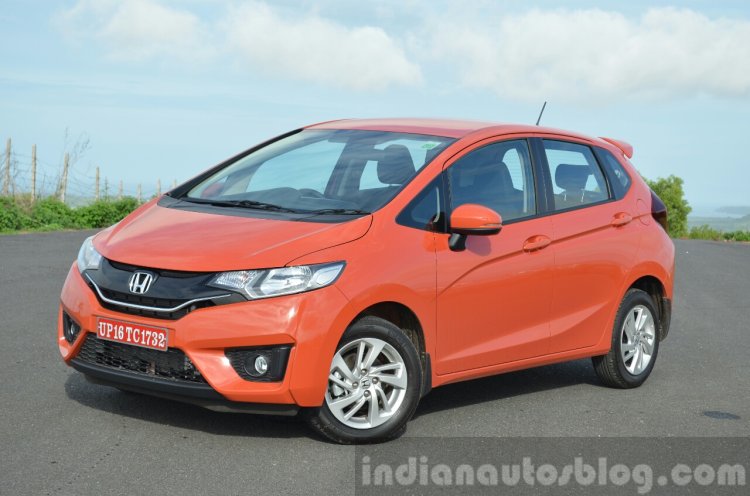 2015 Honda Jazz Diesel VX MT front quarters Review