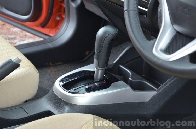 2015 Honda Jazz Petrol V CVT gear shifter Review