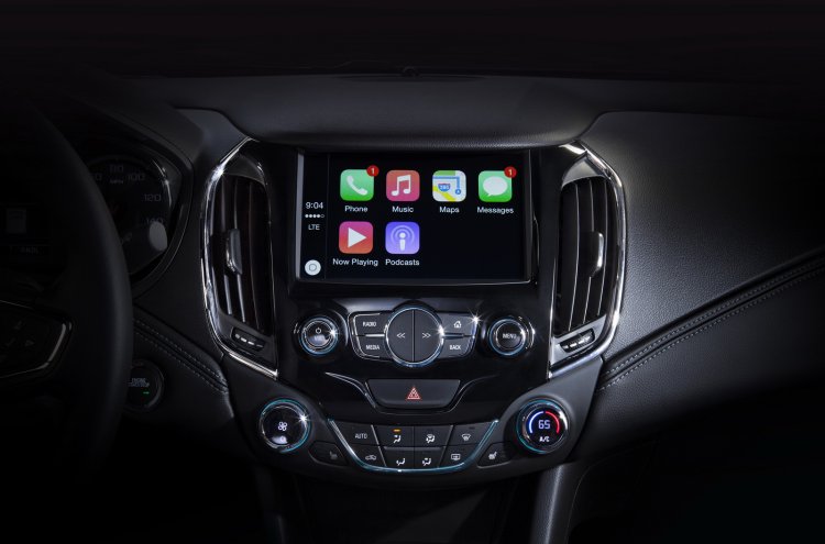 2016 Chevrolet Cruze Apple carplay center console official image