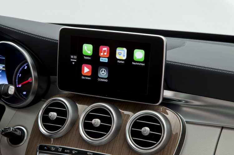 Mercedes COMAND infotainment with Apple CarPlay
