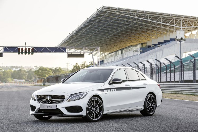 2015 Mercedes C Class front three quarter get optional AMG accessories