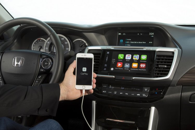 2016 Honda Accord facelift CarPlay press shots