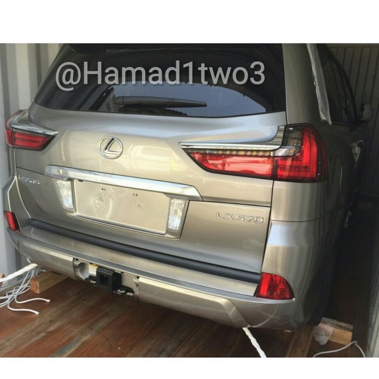 2016 Lexus LX rear quarter spotted in the metal for first time