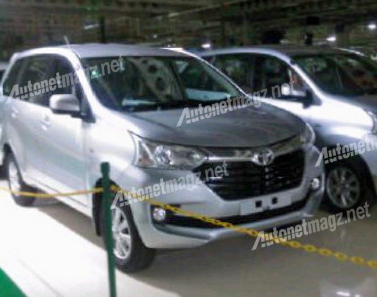 2016 Toyota Avanza front three quarter spied completely undisguised