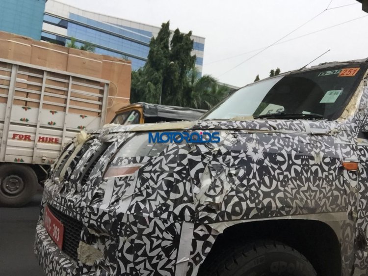 Mahindra U301 (rumoured to be the Mahindra Supro) front fender spyshot