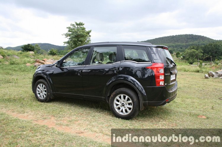 2015 Mahindra XUV500 (facelift) rear three quarter review