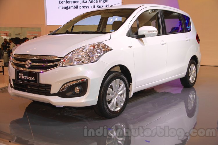 2015 Suzuki Ertiga facelift front three quarter at the Gaikindo Indonesia International Auto Show 2015