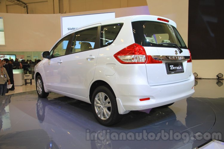2015 Suzuki Ertiga facelift rear three quarter at the Gaikindo Indonesia International Auto Show 2015