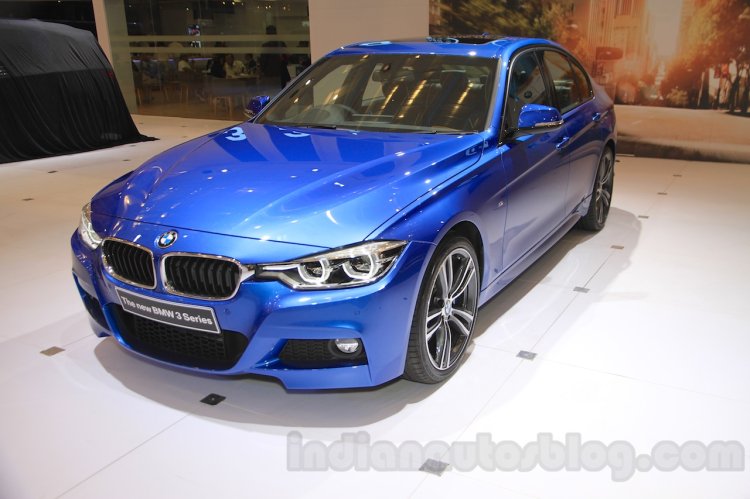 2016 BMW 3 Series front three quarter right at the 2015 Gaikindo Indonesia International Auto Show (GIIAS 2015)
