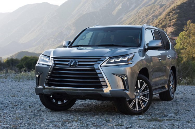 2016 Lexus LX front three quarter press image