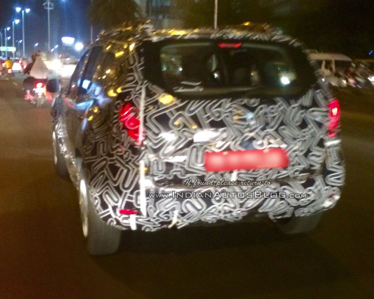 2016 Renault Duster rear quarter spotted testing