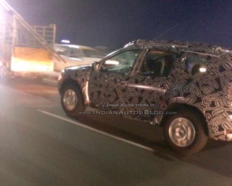 2016 Renault Duster rear three quarter left spotted testing