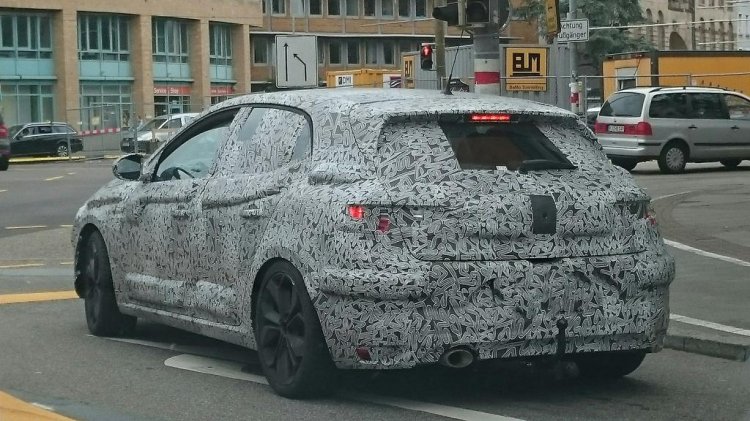 2016 Renault Megane test mule spotted rear view